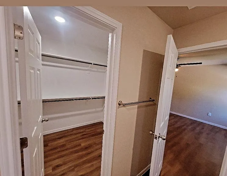 512 Raymond St #B — Photo 24