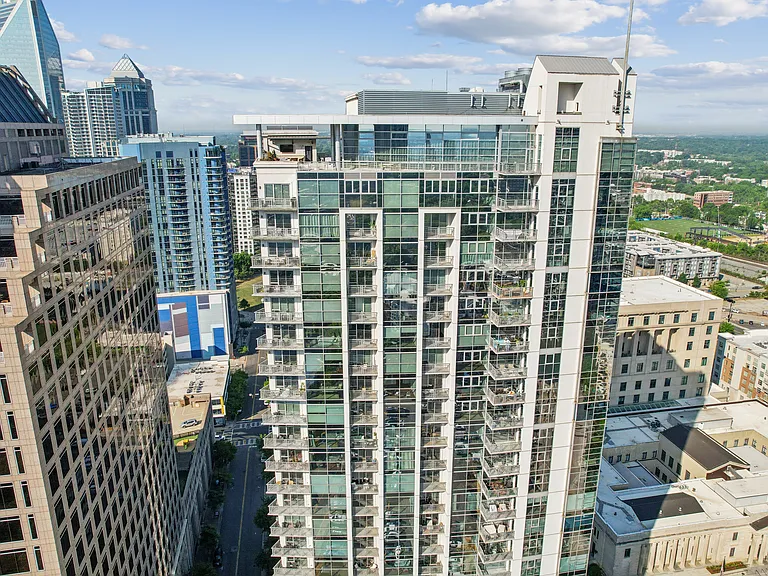 333 W Trade St #22 — Photo 30