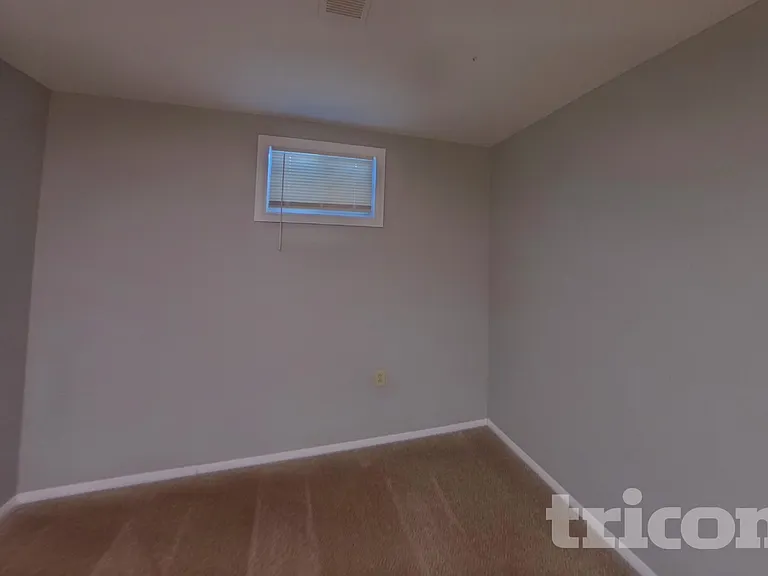 910 Foothills Ct — Photo 9