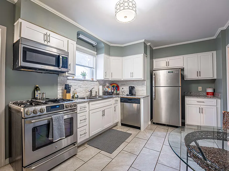 7721 Saint Albans Ave — Photo 10