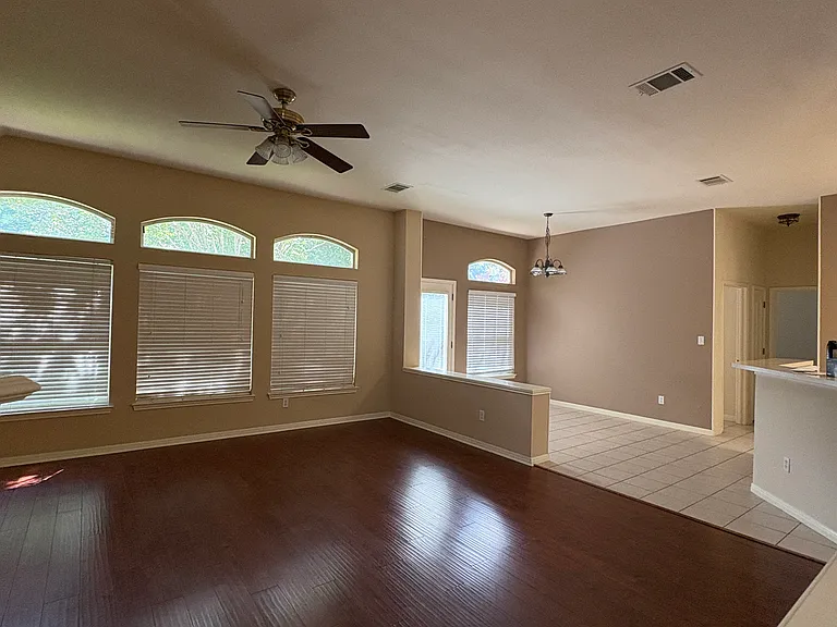 207 Kettleman Ln N — Photo 13
