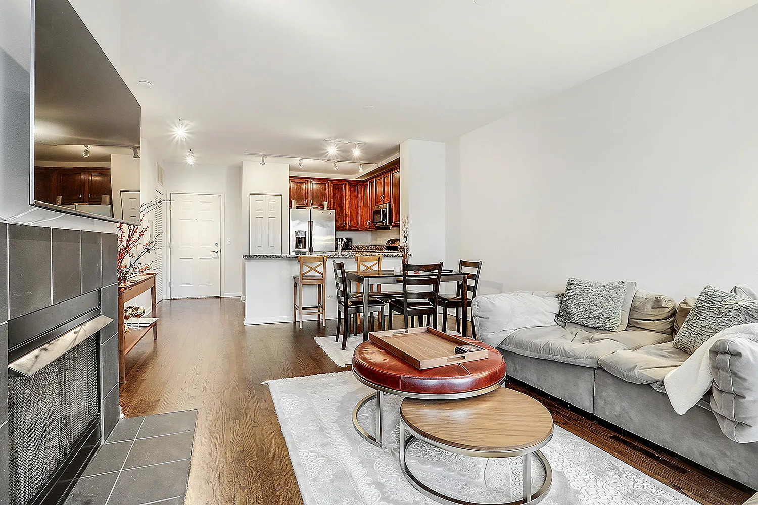 Luxury penthouse 2bd 1bth in Old Town — Photo 4