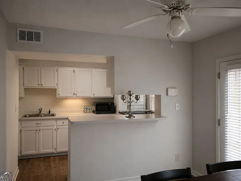 3168 Nectarine Cir — Photo 4