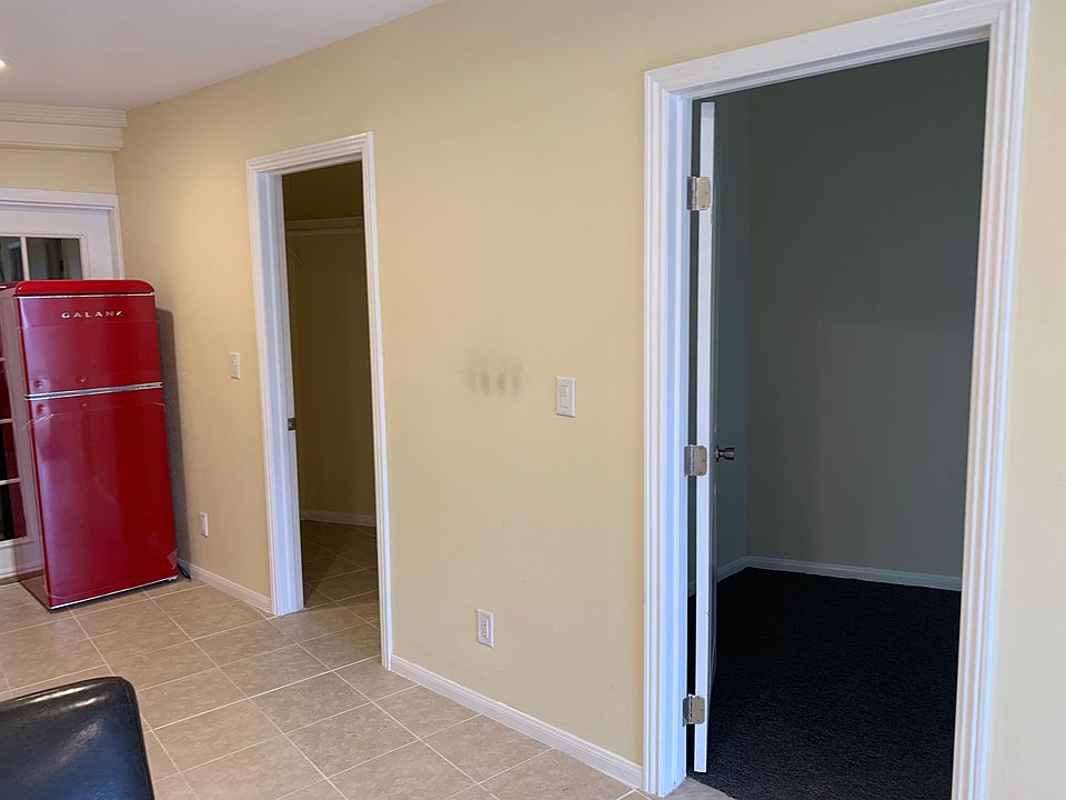 1st image of 22400 Sylvan St