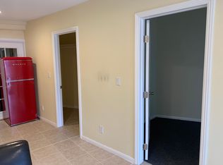 22400 Sylvan St, Woodland Hills, CA 91367