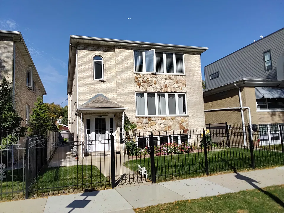 2548 W Winnemac Ave #G