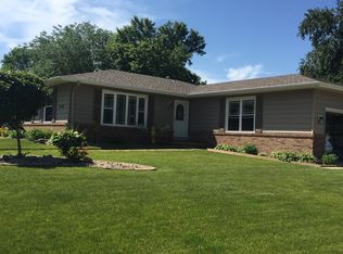 909 Sycamore Ave, Hastings, NE 68901