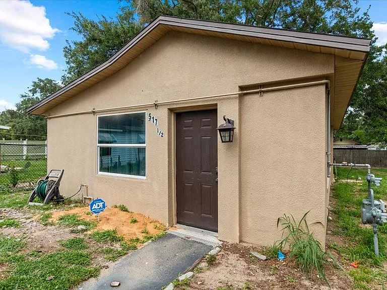 517 Oak St — Photo 2