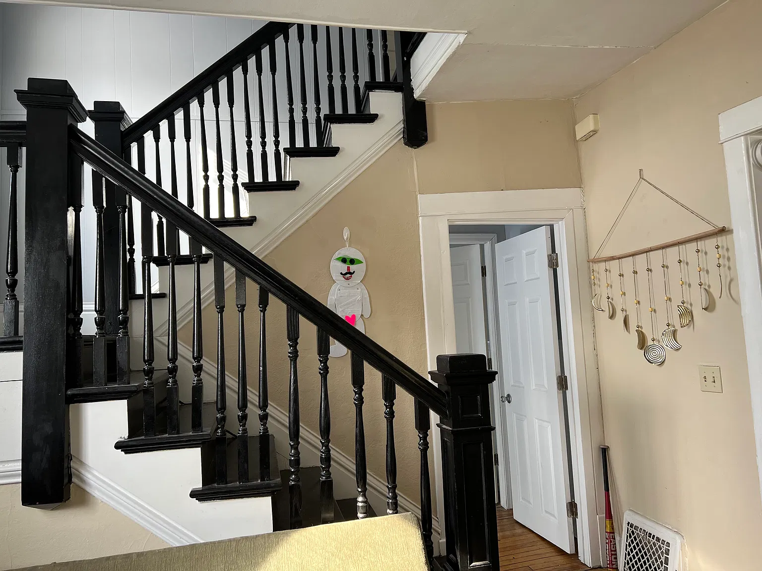 5 bed, 2112 sqft, $2,850 — Photo 2