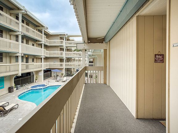 3rd image of 76-6246 Alii Dr #227