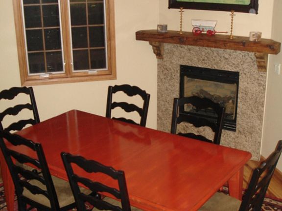 Kitchen level dinning area