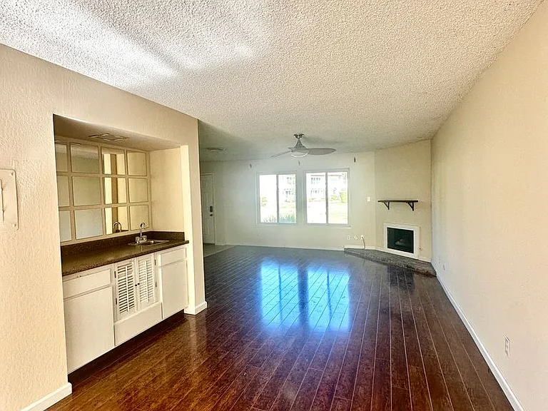 5042 Glide Dr #11 — Photo 2