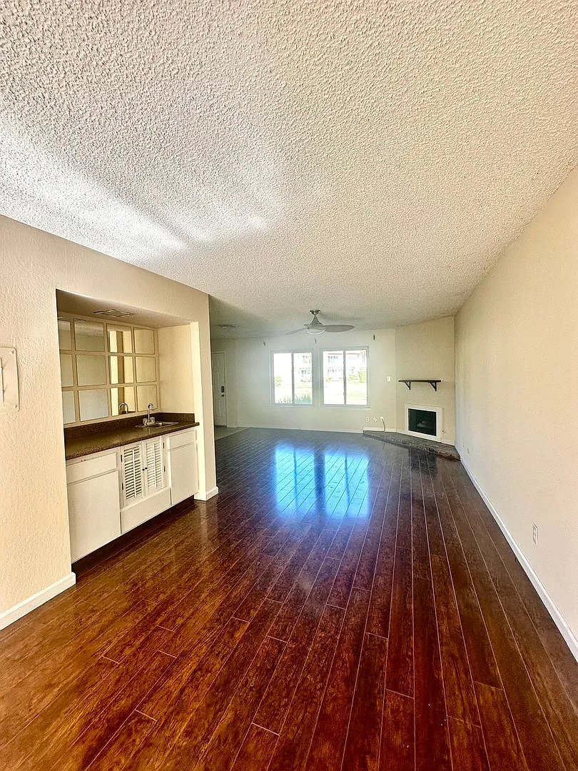 Building Photo - 5042 Glide Dr #11