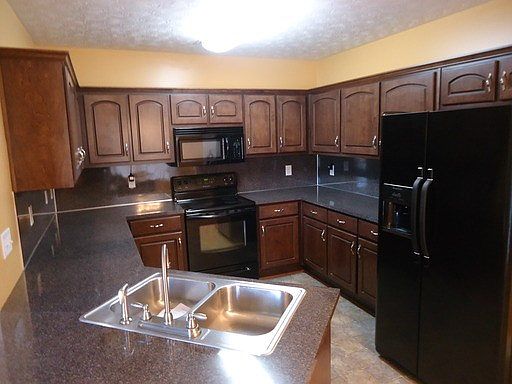 3rd image of 23 Lee Road 2175
