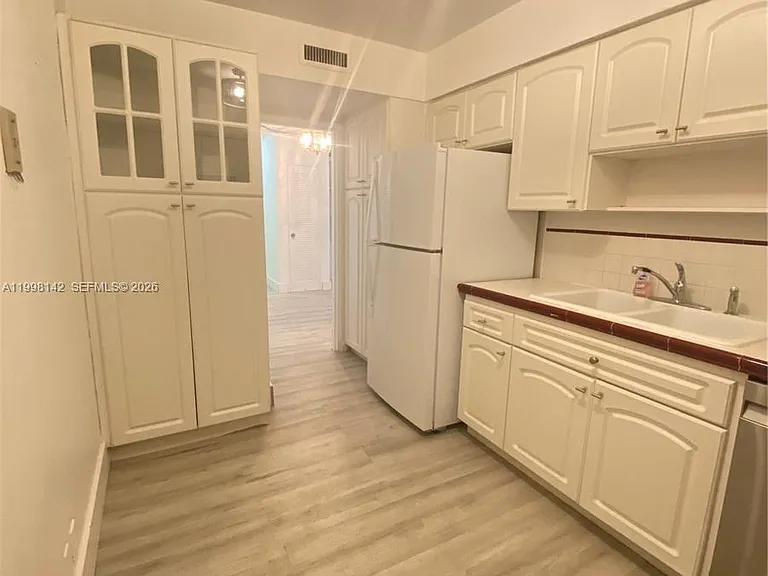 9225 Collins Ave #706 — Photo 11