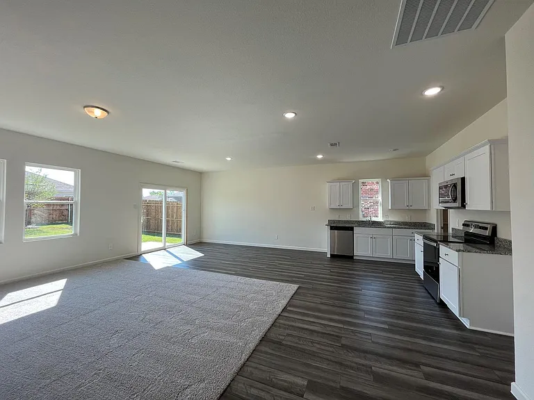 786 Yorkshire Dr — Photo 8