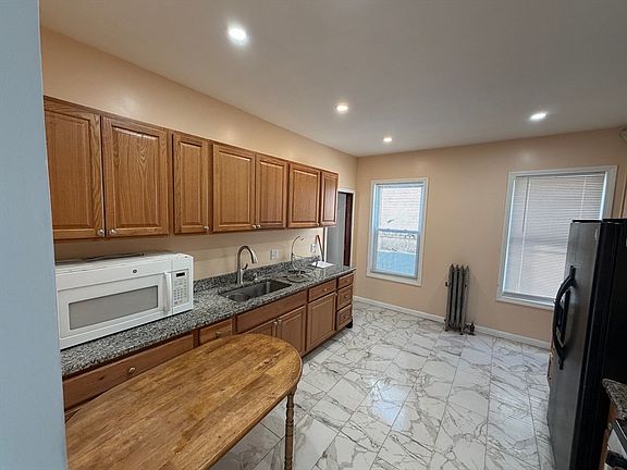 4th image of 12 Stoneland Rd