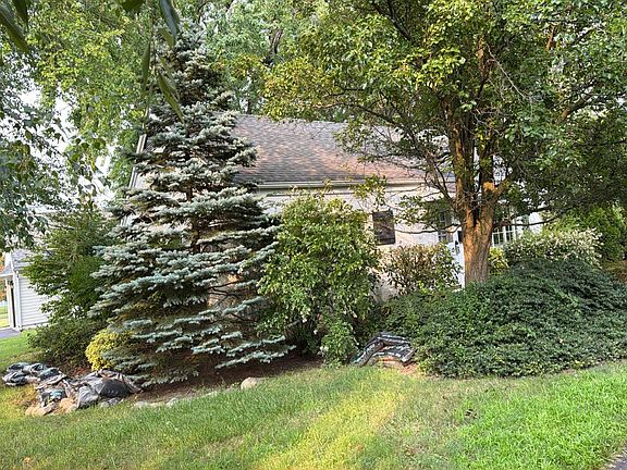 5th image of 2829 Colmar Ave