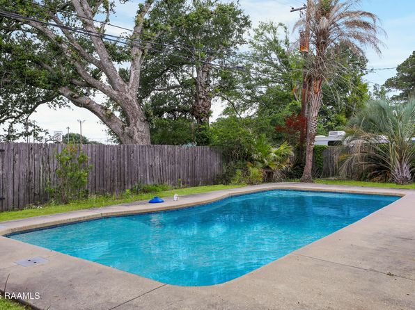 907 Omega Dr, Lafayette, LA 70506