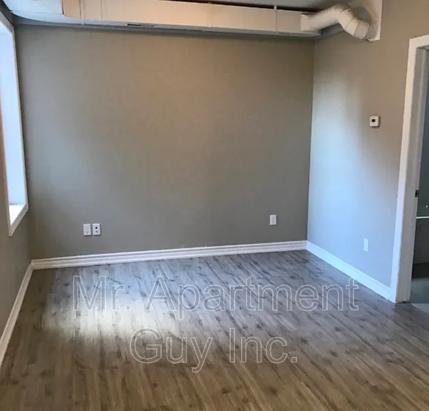 827 Main St E #203 — Photo 6