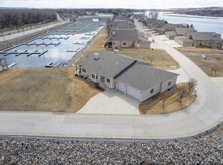 905 Southport Loop, Bismarck, ND 58504