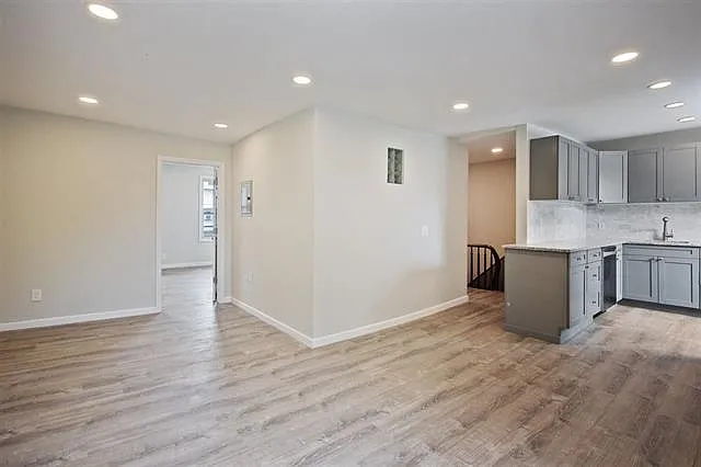 Building Photo - 267 Griffith St #2