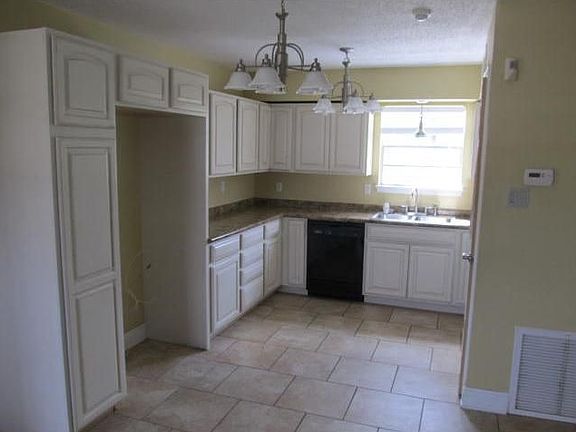 5th image of 5185 Woodcrest Dr