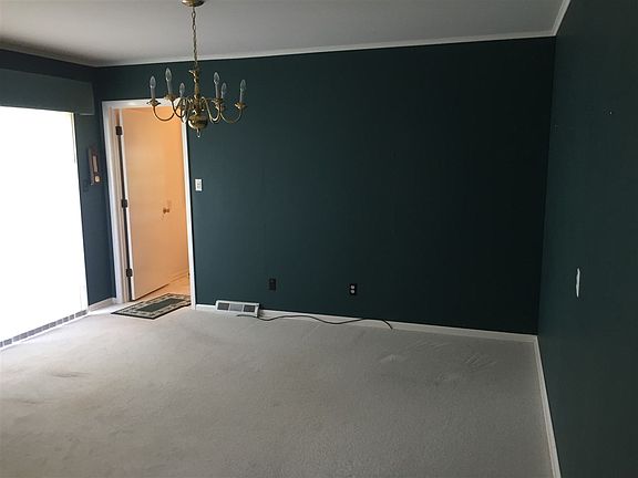 4th image of 209 Skylark Dr