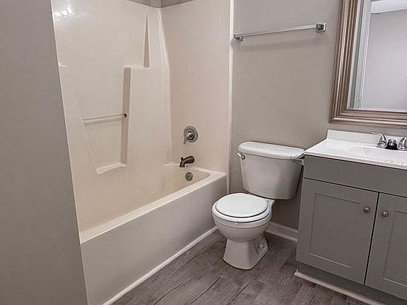 5th image of 1112 Trinity St APT 509