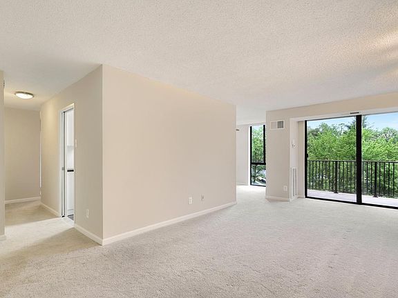 3rd image of 2300 Pimmit Dr APT 404