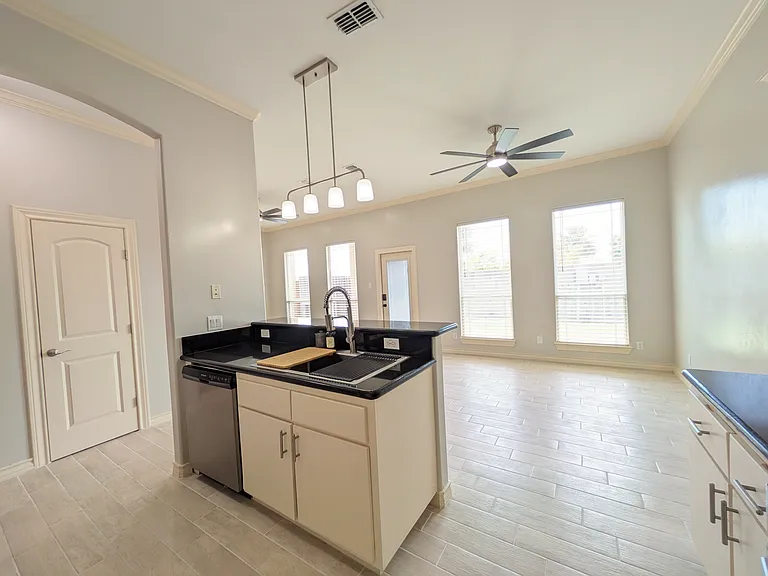 3432 Midtown Cir — Photo 6