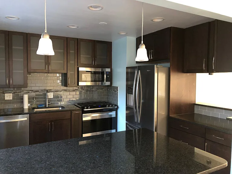 114 E Maple St — Photo 6