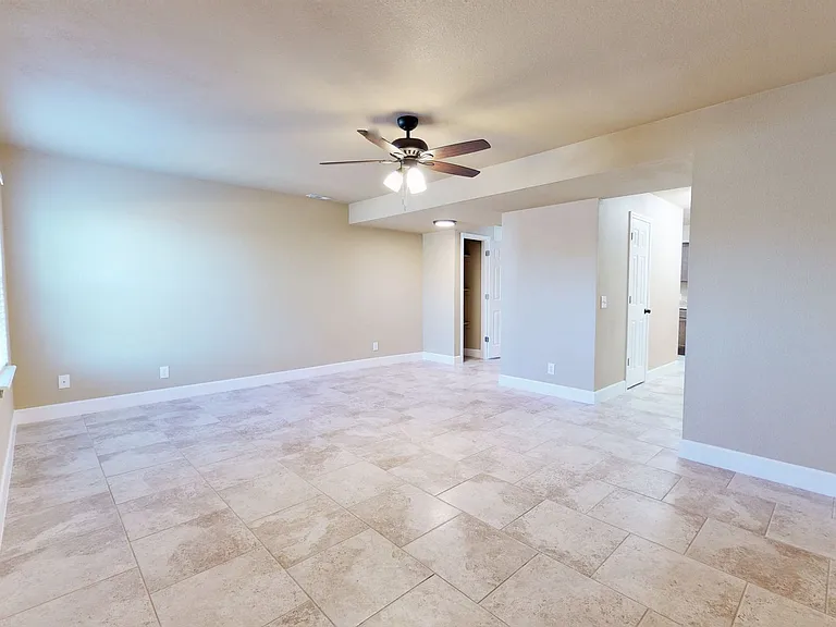 Sunflower Triplex — Photo 3