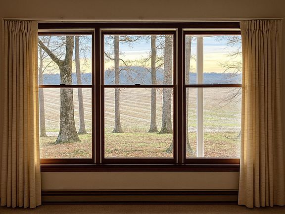 4th image of 2990 Carleton Rd