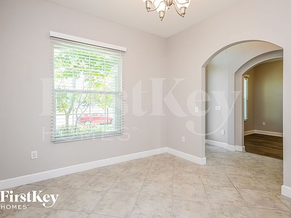 5th image of 321 Lake Mariana Pl