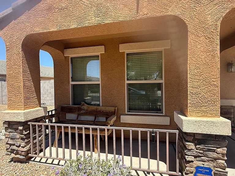 1148 E Barrus Dr — Photo 2