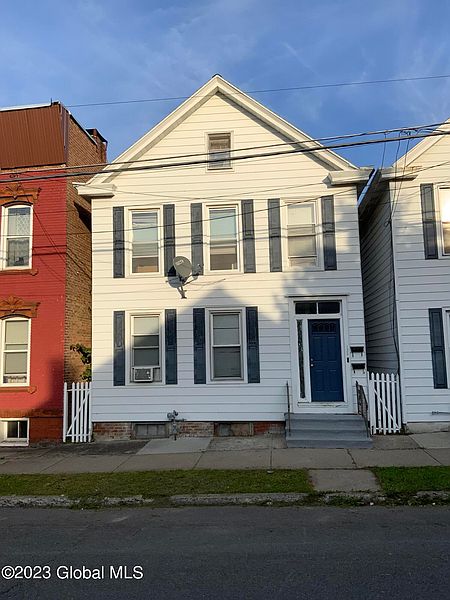 2nd image of 1526 5th Avenue