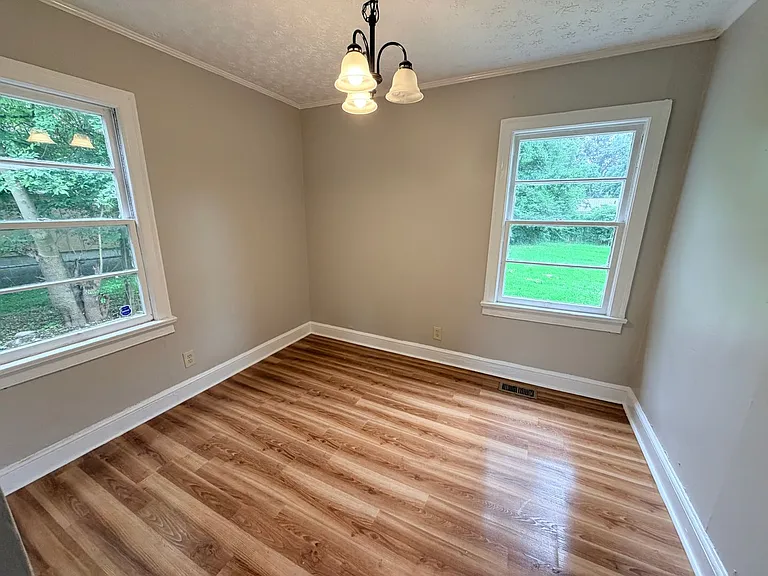 136 Williamson St SW — Photo 11