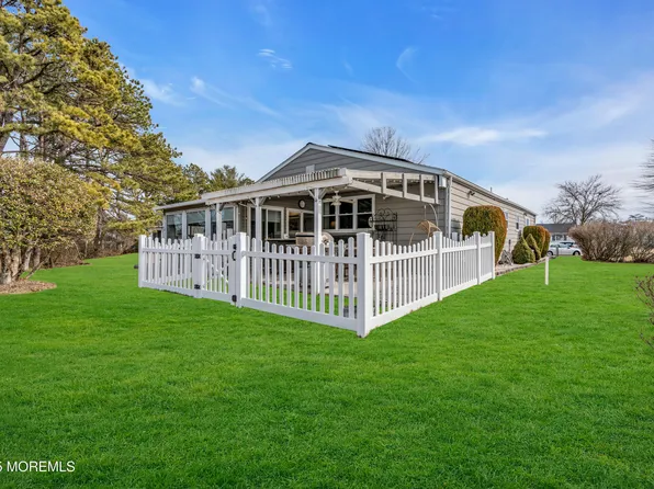 6 Gramercy Court, Toms River, NJ 08757