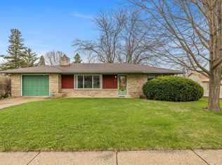 424 6th St, Hartford, WI 53027