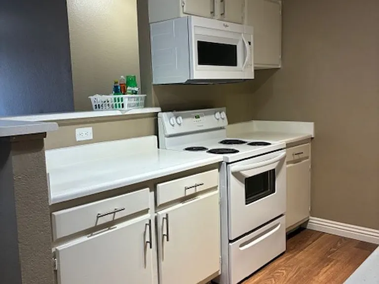 Mandalay Bay Apartments — Photo 44
