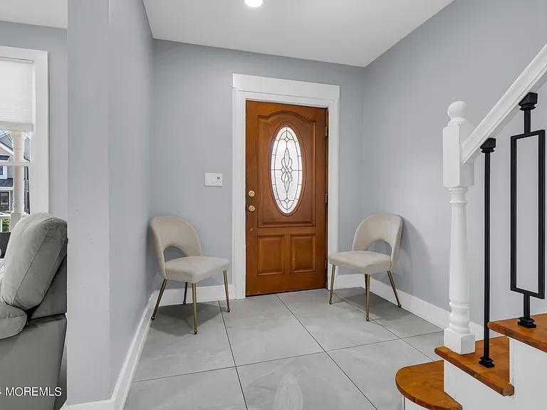 325 Roosevelt Ave — Photo 10