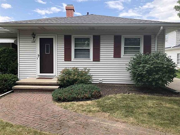 Spiffy brick paver entrance walkway.