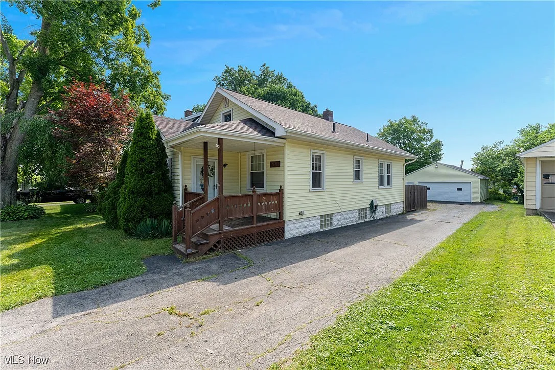 556 Poland Ave photo 1