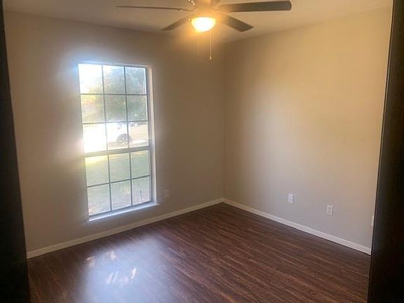 3rd image of 729 Warwick Dr