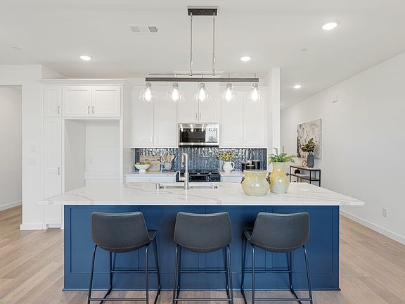 5th image of 2860 Grandview Ext