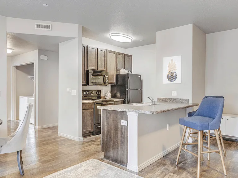 Avida Apartments — Photo 40