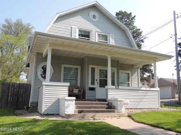 215 5th Ave NW, Watertown, SD 57201