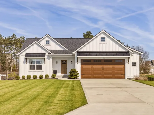 9318 Shoreway Dr, West Olive, MI 49460