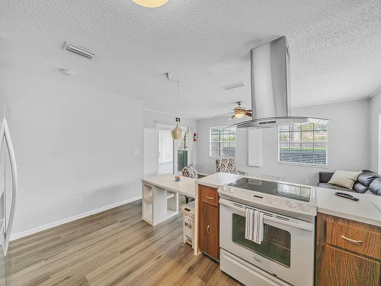 1350 Riverside Cir #2 — Photo 13